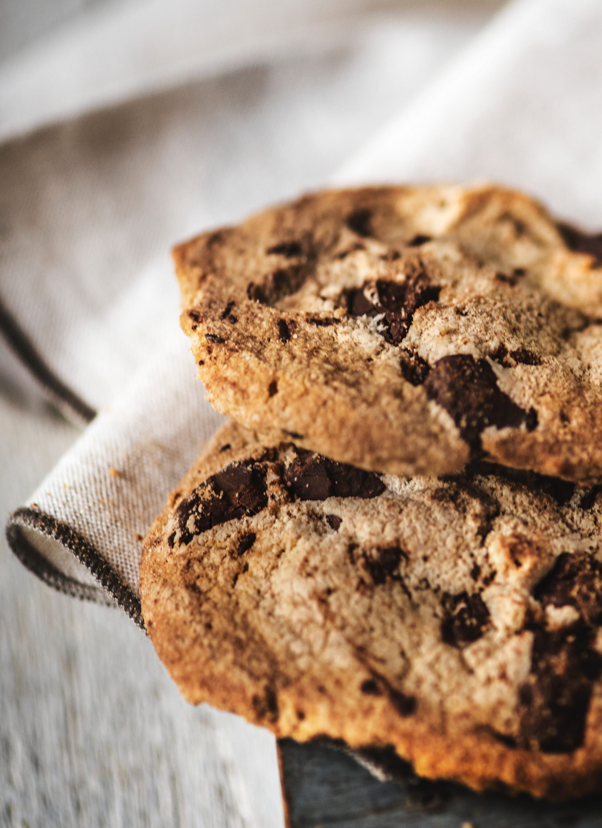 baked-brown-chocolate-chip-cookies-1282275-min